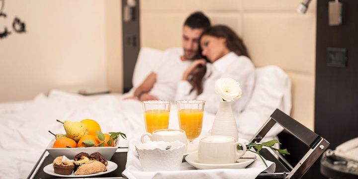 5 Ways to Make Your Date Night Fascinating Book a hotel