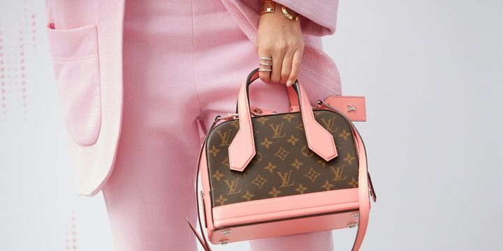 6 Tips to Help You Spot a Counterfeited Designer Purse Pay careful attention to seams and stitching