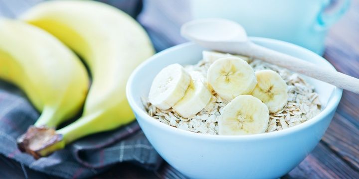 2 The Best Snacks for People Who Are Trying to Lose Weight Oatmeal