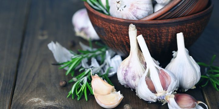 5 Affordable Products That Slow down the Ageing Process Garlic