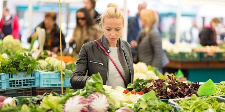 9 Affordable Tips for People Who Wish to Go Green Purchase fruits and veggies from local farmers